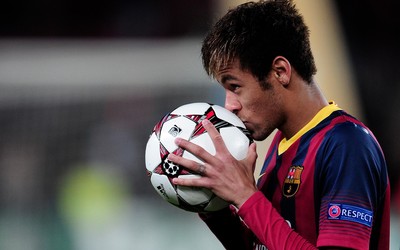 绿茵体育热评-久保建英赛后庆祝动作霸气